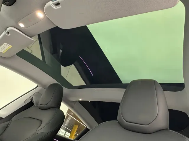 Tesla Model 3 — Фото автомобиля 11