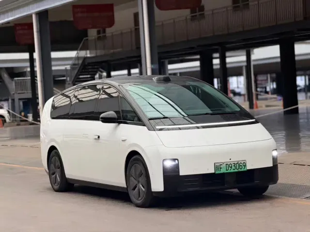 Li Auto MEGA — Фото автомобиля 3