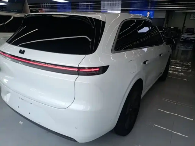 Li Auto L6 — Фото автомобиля 6