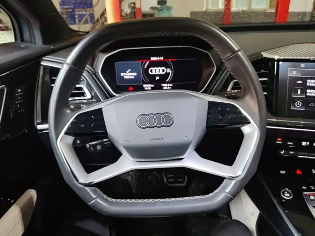 Audi Q4 e-tron — Фото автомобиля 10
