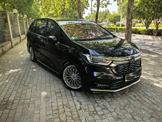 Honda Odyssey 2022 2.0L e:HEV Sharp·Luxury 4-Seater Edition — Фото автомобиля 6