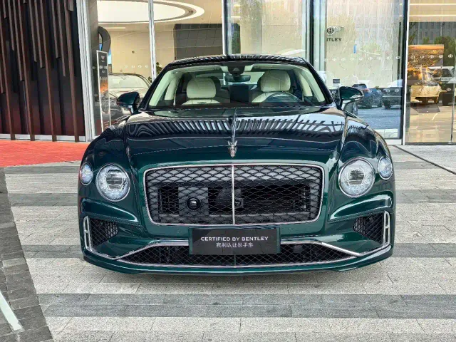 Bentley Flying Spur — Фото автомобиля 2