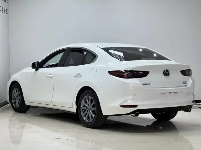 Mazda Axela — Фото автомобиля 6