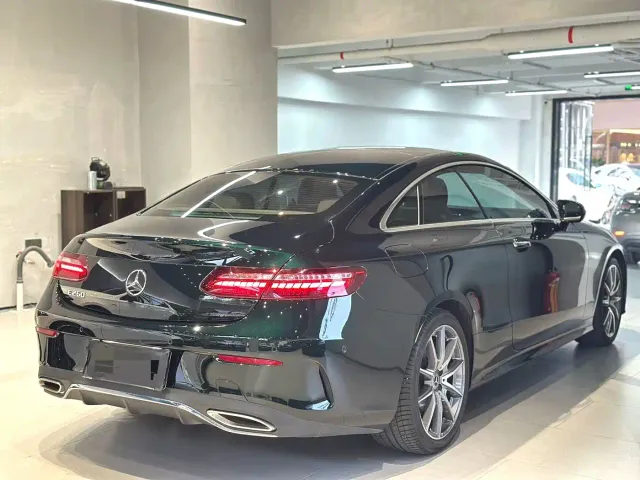 Mercedes-Benz E-Class — Фото автомобиля 5
