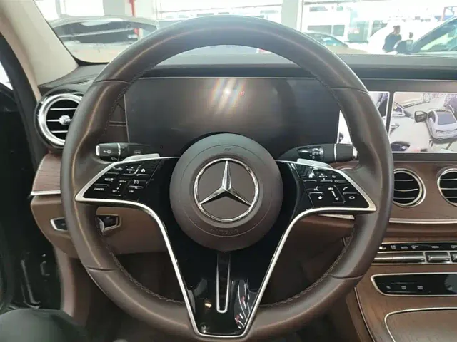 Mercedes-Benz E-Class — Фото автомобиля 10