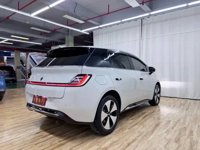 Baojun Cloud — Фото автомобиля 5