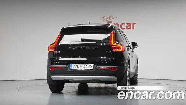 Volvo XC40 — Фото автомобиля 3