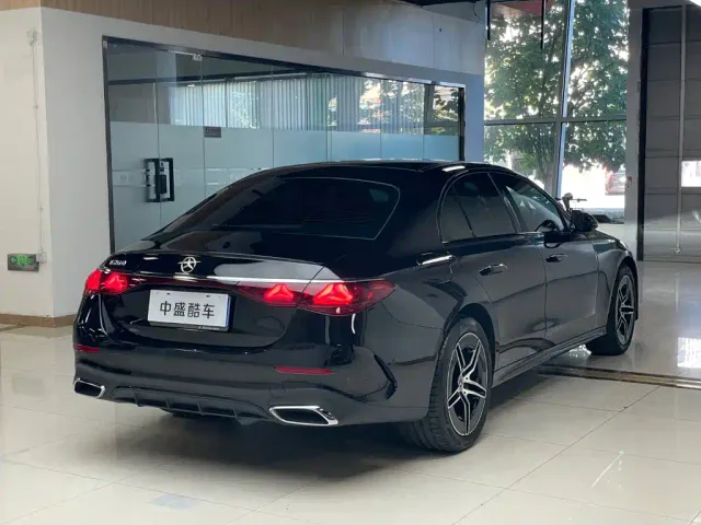 Mercedes-Benz E-Class — Фото автомобиля 23