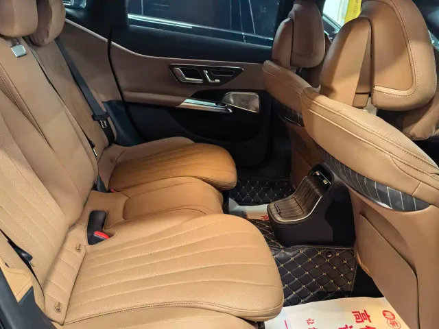 Mercedes-Benz E-Class — Фото автомобиля 9