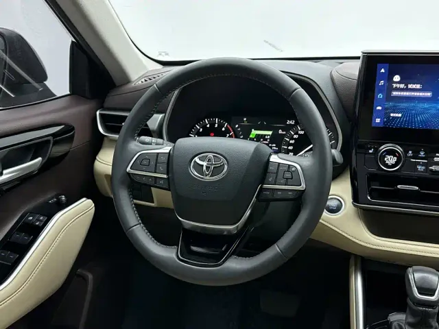 Toyota Highlander — Фото автомобиля 22