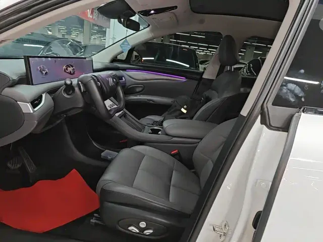 IM Motors LS6 — Фото автомобиля 14