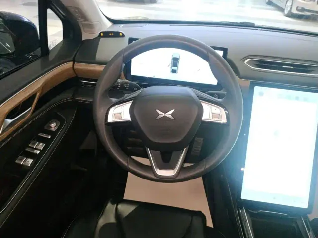 Xpeng P5 — Фото автомобиля 10
