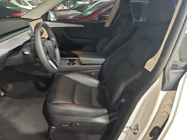 Tesla Model Y — Фото автомобиля 14