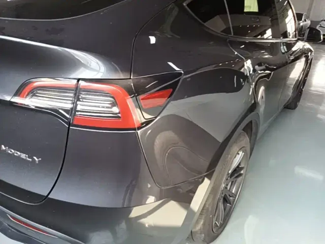 Tesla Model Y — Фото автомобиля 7
