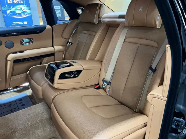 Rolls-Royce Ghost — Фото автомобиля 15