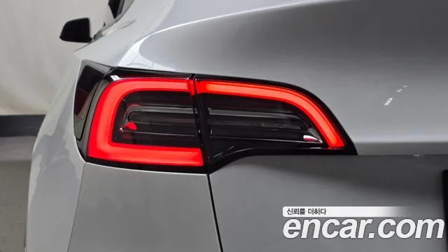 Tesla Model Y — Фото автомобиля 8