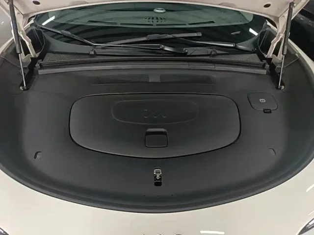 IM Motors LS6 — Фото автомобиля 19