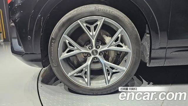 Audi Q8 50 TDI quattro Premium — Фото автомобиля 5