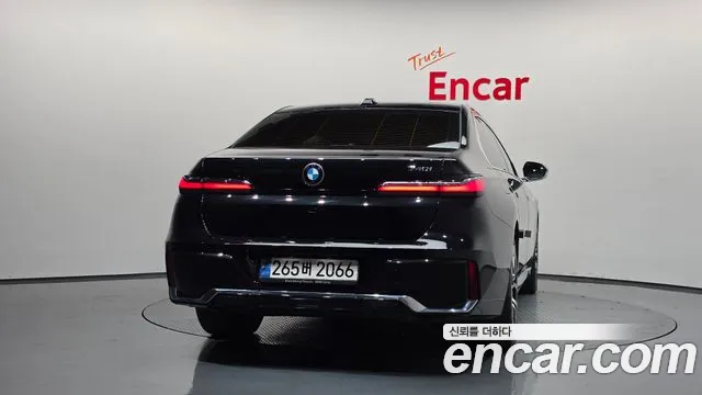 BMW 7 Series G70 — Фото автомобиля 4