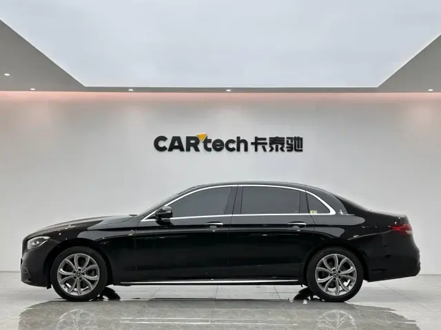 Mercedes-Benz E-Class — Фото автомобиля 2