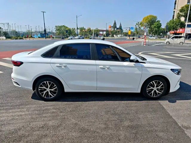 Geely Emgrand — Фото автомобиля 3