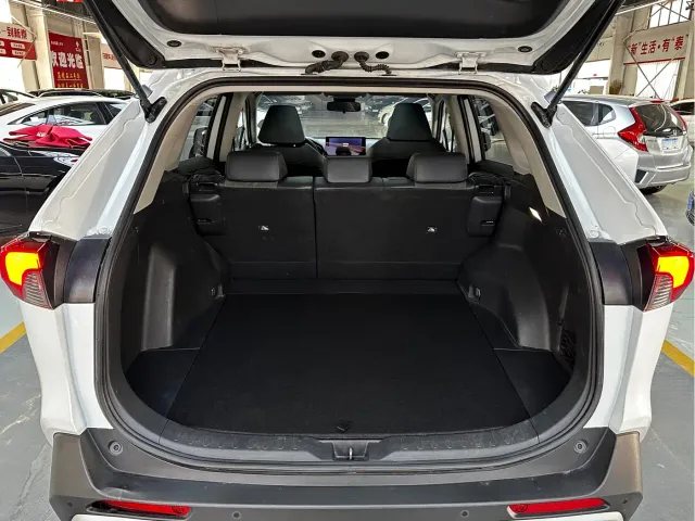 Toyota RAV4 — Фото автомобиля 12