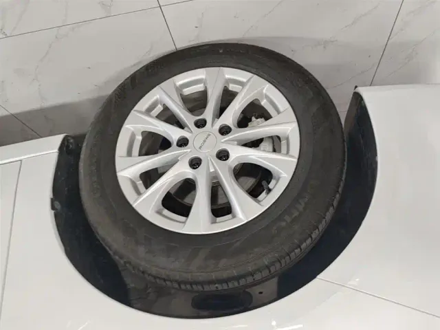 Roewe i5 — Фото автомобиля 22