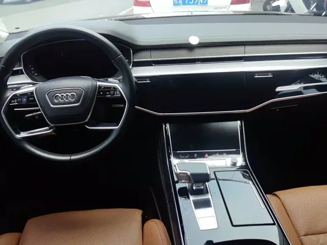 Audi A8 — Фото автомобиля 12