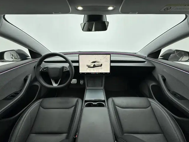 Tesla Model 3 — Фото автомобиля 19