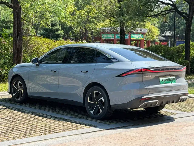 Geely Galaxy L6 — Фото автомобиля 17