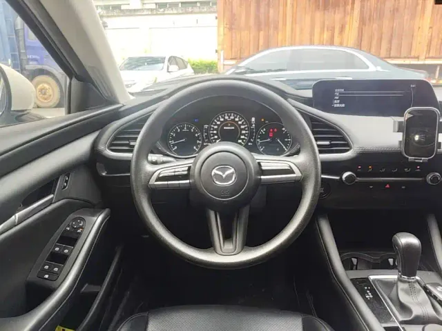 Mazda Axela — Фото автомобиля 10