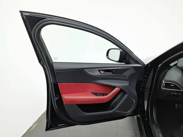 Jaguar XEL — Фото автомобиля 8