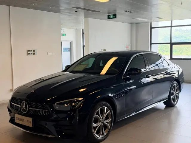 Фотография автомобиля — Mercedes-Benz E-Class