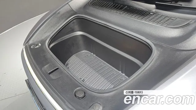 Tesla Model Y — Фото автомобиля 9