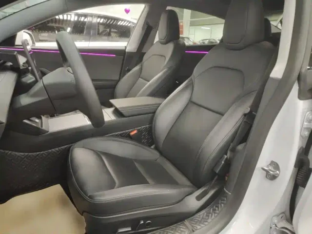 Tesla Model 3 — Фото автомобиля 14