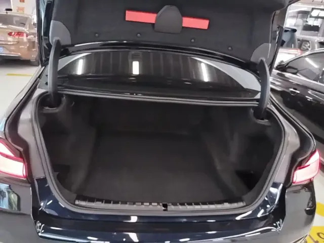 BMW 5 Series — Фото автомобиля 14