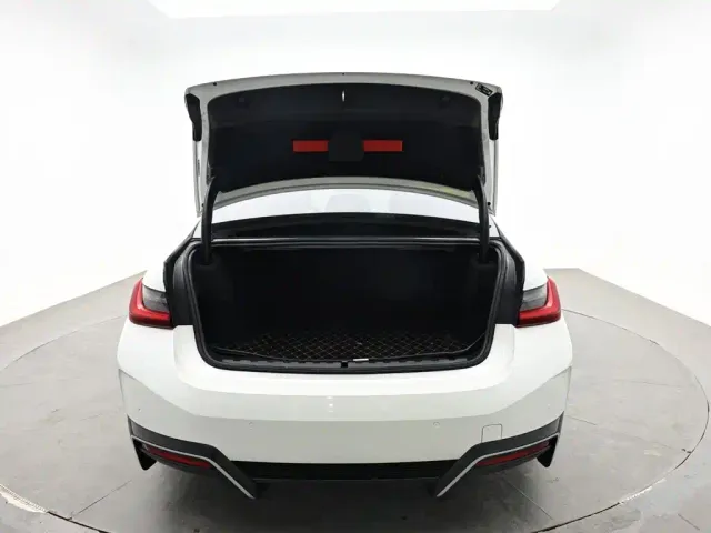 BMW i3 — Фото автомобиля 7
