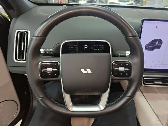 Li Auto L6 — Фото автомобиля 10