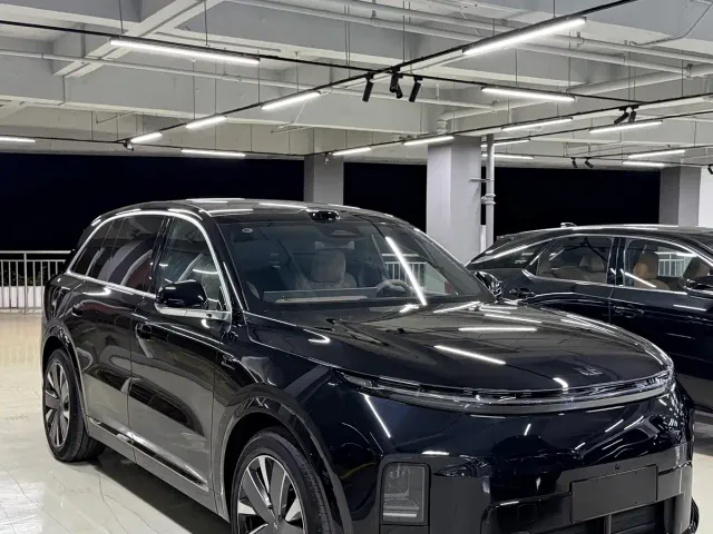 Li Auto L8 — Фото автомобиля 2