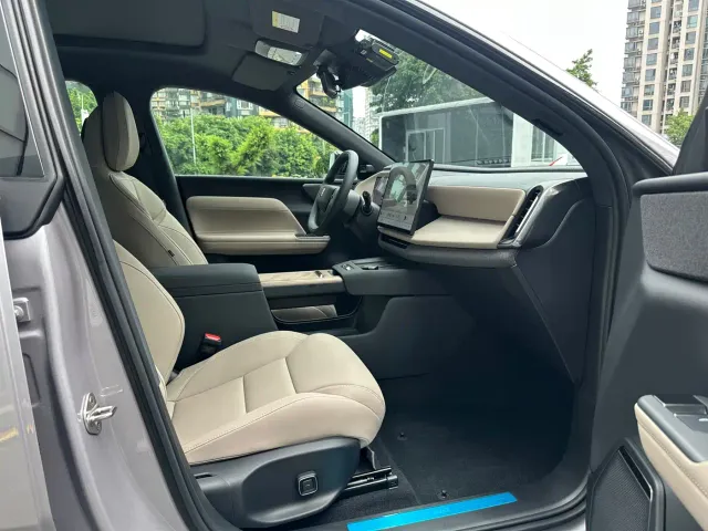 Volvo XC70 Plug-in Hybrid — Фото автомобиля 21
