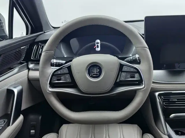 BYD Tang — Фото автомобиля 11