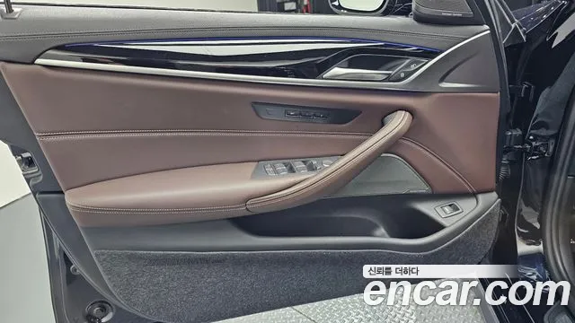 BMW 5 Series G30 — Фото автомобиля 13
