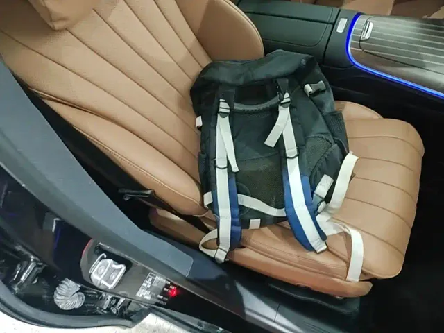Mercedes-Benz E-Class — Фото автомобиля 24