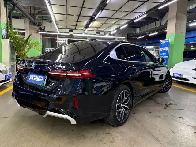 BMW i5 — Фото автомобиля 4