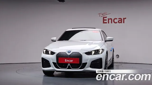 BMW i4 — Фото автомобиля 3