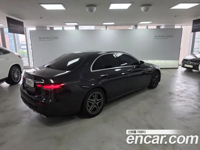 Mercedes-Benz E-Class — Фото автомобиля 2