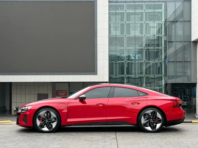 Audi RS e-tron GT — Фото автомобиля 4