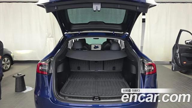Tesla Model Y — Фото автомобиля 20
