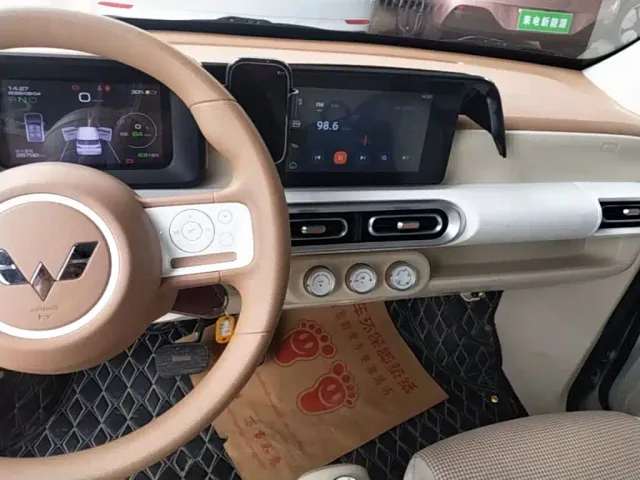 Wuling Hongguang Mini EV — Фото автомобиля 12