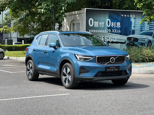 Volvo XC40 — Фото автомобиля 3